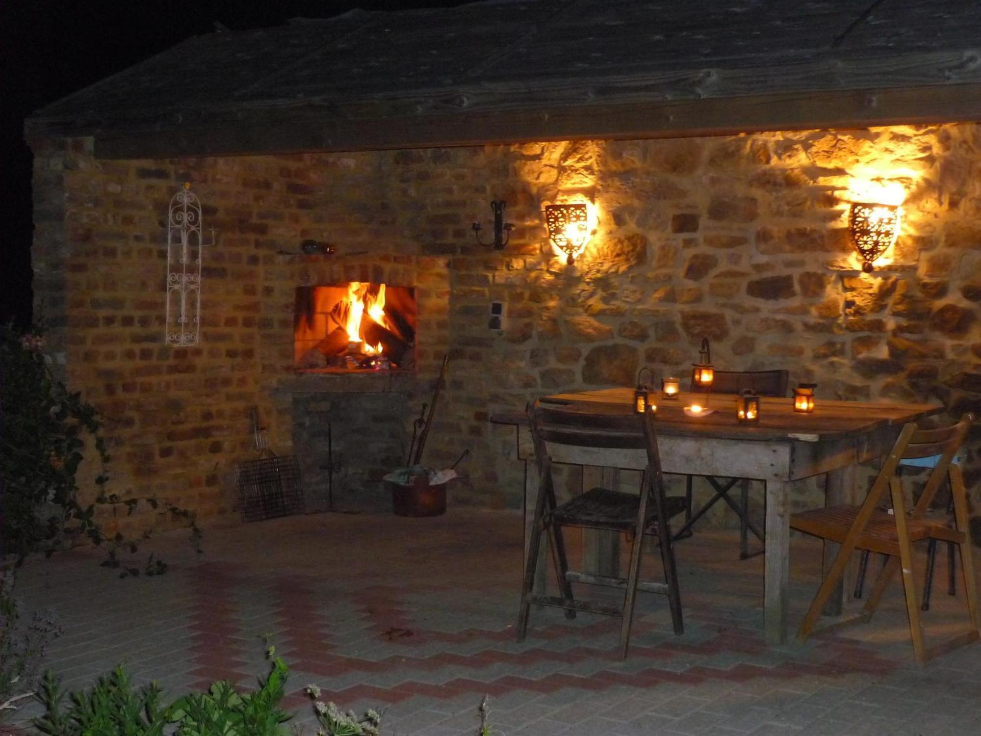 B&B Les Trois Voisins Bourseigne-Vieille Exterior photo